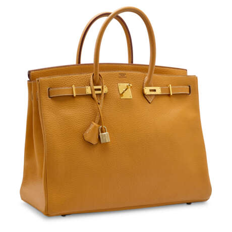 A NATUREL SABLE FJORD LEATHER BIRKIN 40 WITH GOLD HARDWARE - Foto 2