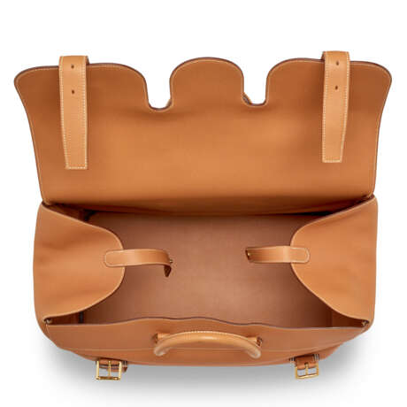 A GOLD CLÉMENCE LEATHER DRAG VOYAGE WITH GOLD HARDWARE - фото 4