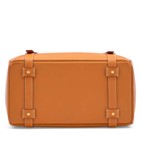 A GOLD CLÉMENCE LEATHER DRAG VOYAGE WITH GOLD HARDWARE - фото 5