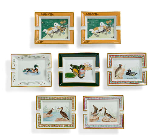 A GROUP OF SEVEN DUCK-THEMED ASHTRAYS - photo 1