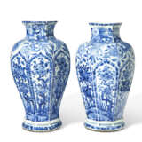 A PAIR OF CHINESE BLUE AND WHITE BALUSTER VASES - photo 2