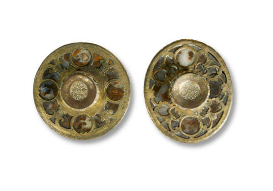 TWO ITALIAN YELLOW JASPER AND GILT-COPPER PAPERWEIGHTS - photo 3