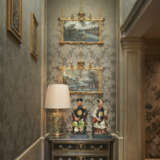 A PAIR OF CHINESE EXPORT REVERSE-PAINTED MIRRORS IN GEORGE III GILTWOOD FRAMES - Foto 3
