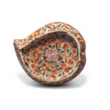 A RARE CHINESE ENAMELED IMITATION FOSSILIZED STONE PEACH-SHAPED BOX AND COVER - фото 4