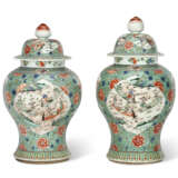 A PAIR OF LARGE CHINESE EXPORT PORCELAIN FAMILLE VERTE VASES AND COVERS - photo 2