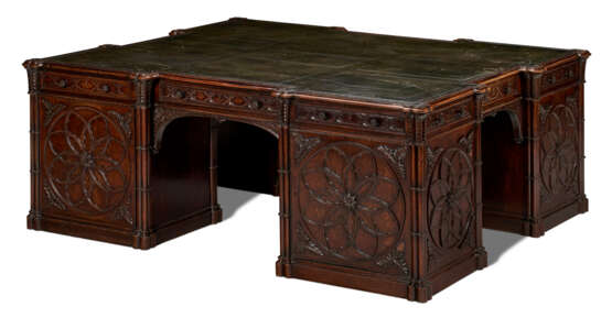 A GOTHIC OAK LIBRARY TABLE - Foto 2