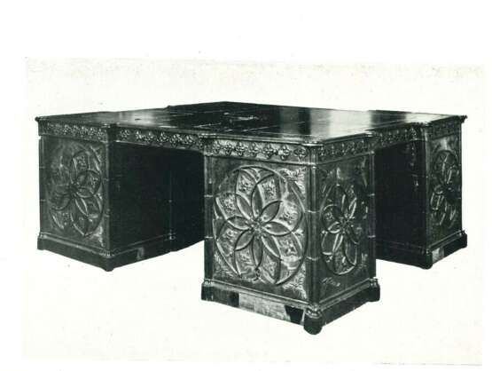 A GOTHIC OAK LIBRARY TABLE - photo 8