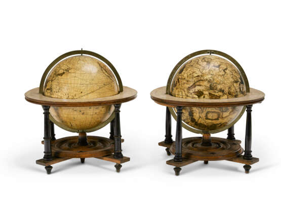A MATCHED PAIR OF DUTCH TABLE GLOBES - фото 4