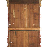 AN ITALIAN PARCEL-GILT RED AND CREAM-JAPANNED AND LACCA POVERA BUREAU CABINET - Foto 6
