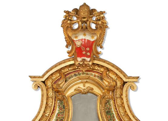 AN ITALIAN PARCEL-GILT RED AND CREAM-JAPANNED AND LACCA POVERA BUREAU CABINET - Foto 7