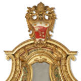 AN ITALIAN PARCEL-GILT RED AND CREAM-JAPANNED AND LACCA POVERA BUREAU CABINET - Foto 7