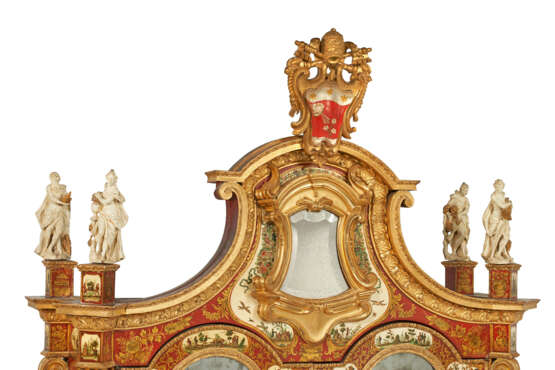 AN ITALIAN PARCEL-GILT RED AND CREAM-JAPANNED AND LACCA POVERA BUREAU CABINET - фото 8