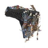 A BEJEWELED KINGFISHER FEATHER-EMBELLISHED HEADDRESS, CHAO GUAN - Foto 2
