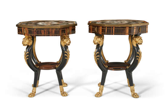 A PAIR OF REGENCY CALAMANDER, EBONIZED AND PARCEL-GILT OCTAGONAL TABLES WITH ITALIAN SPECIMEN MARBLE TOPS - Foto 2