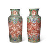 A PAIR OF FAMILLE VERTE VASES - фото 1