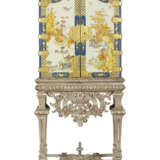 A NORTH GERMAN WHITE, BLUE AND POLYCHROME-JAPANNED MEDAL CABINET-ON-STAND - фото 1