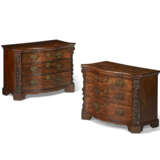A PAIR OF GEORGE II MAHOGANY PIER COMMODES - photo 1