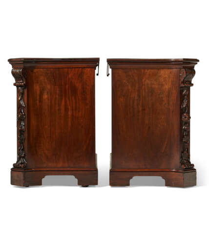 A PAIR OF GEORGE II MAHOGANY PIER COMMODES - фото 3