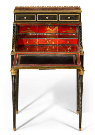 A NAPOLEON III MOTHER-OF-PEARL-INLAID, ORMOLU AND BRASS-MOUNTED JAPANESE LACQUER AND EBONY BUREAU EN PENTE - photo 2