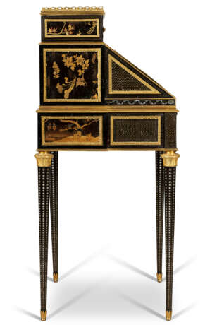 A NAPOLEON III MOTHER-OF-PEARL-INLAID, ORMOLU AND BRASS-MOUNTED JAPANESE LACQUER AND EBONY BUREAU EN PENTE - photo 8