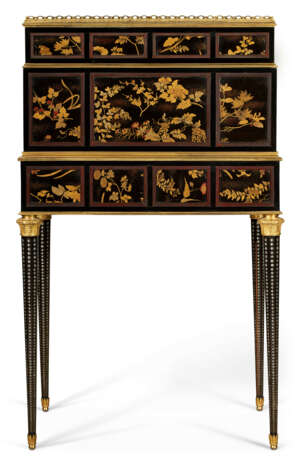 A NAPOLEON III MOTHER-OF-PEARL-INLAID, ORMOLU AND BRASS-MOUNTED JAPANESE LACQUER AND EBONY BUREAU EN PENTE - фото 9
