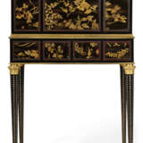 A NAPOLEON III MOTHER-OF-PEARL-INLAID, ORMOLU AND BRASS-MOUNTED JAPANESE LACQUER AND EBONY BUREAU EN PENTE - photo 9