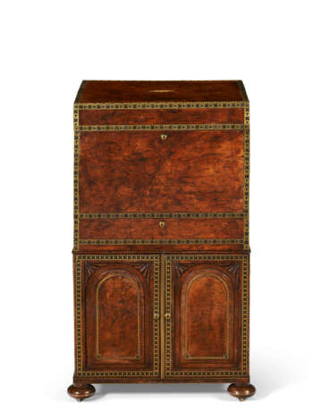 A GEORGE IV BRASS-INLAID BROWN OAK DECANTER CABINET - photo 2