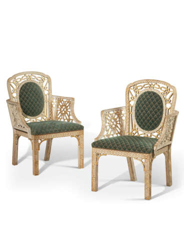 A PAIR OF GEORGE II OIL-GILT AND WHITE-PAINTED ARMCHAIRS - Foto 1