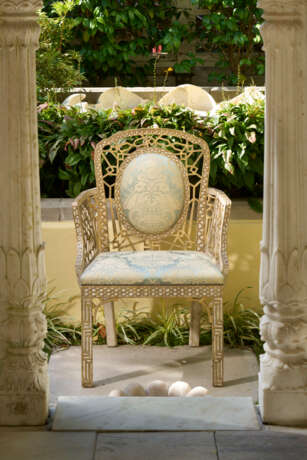 A PAIR OF GEORGE II OIL-GILT AND WHITE-PAINTED ARMCHAIRS - photo 6