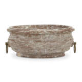 A FRENCH ROUGE ROYALE MARBLE OVAL CISTERN - фото 1