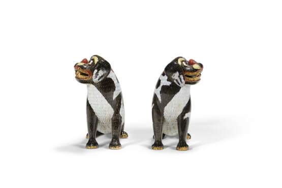 A PAIR OF CHINESE CLOISONN&#201; ENAMEL MODELS OF DOGS - photo 3