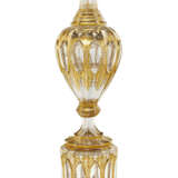 A LARGE BOHEMIAN GILT-DECORATED CLEAR GLASS VASE ON STAND - фото 3