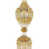 A LARGE BOHEMIAN GILT-DECORATED CLEAR GLASS VASE ON STAND - Foto 4