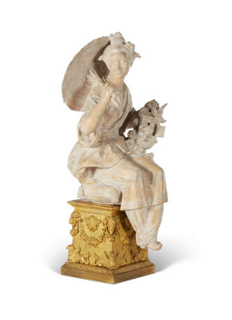 A PAIR OF FRENCH TERRACOTTA CHINOISERIE FIGURES ON ORMOLU BASES - фото 3