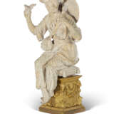 A PAIR OF FRENCH TERRACOTTA CHINOISERIE FIGURES ON ORMOLU BASES - Foto 7