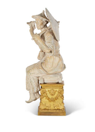 A PAIR OF FRENCH TERRACOTTA CHINOISERIE FIGURES ON ORMOLU BASES - фото 8