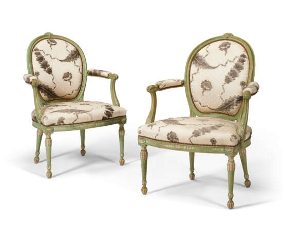A PAIR OF GEORGE III GREEN AND WHITE-PAINTED ARMCHAIRS - фото 1