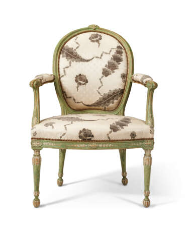 A PAIR OF GEORGE III GREEN AND WHITE-PAINTED ARMCHAIRS - Foto 2
