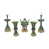 A CHINESE SPINACH-GREEN JADE FIVE-PIECE ALTAR GARNITURE WITH GILT-METAL AND ENAMEL STANDS - фото 1