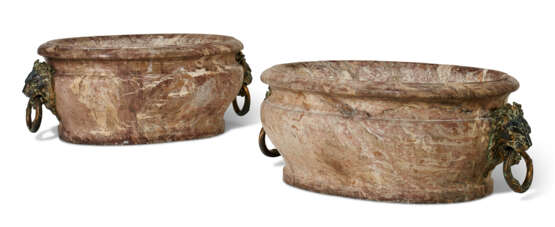 A PAIR OF LOUIS XIV ROUGE ROYALE MARBLE WINE COOLERS - Foto 1