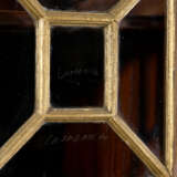 A GEORGE II MAHOGANY AND PARCEL-GILT BREAKFRONT SECRETAIRE BOOKCASE - Foto 3