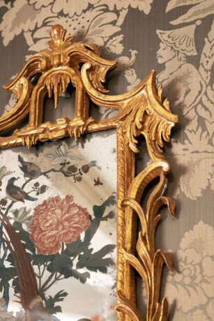 A PAIR OF CHINESE EXPORT REVERSE-PAINTED MIRRORS - photo 3