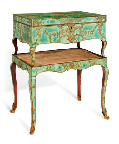 A LOUIS XV ORMOLU-MOUNTED AND BRASS-INLAID GREEN-STAINED HORN COFFER-ON-STAND - фото 1