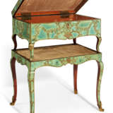 A LOUIS XV ORMOLU-MOUNTED AND BRASS-INLAID GREEN-STAINED HORN COFFER-ON-STAND - Foto 3
