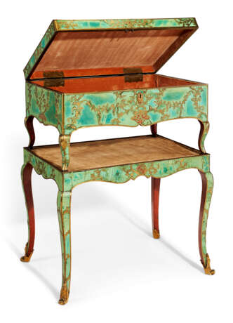 A LOUIS XV ORMOLU-MOUNTED AND BRASS-INLAID GREEN-STAINED HORN COFFER-ON-STAND - фото 3