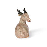 A CHINESE EXPORT PORCELAIN MODEL OF A RECUMBENT STAG - фото 4