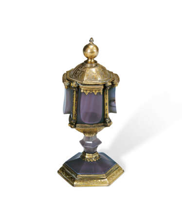 A GERMAN GILT COPPER-MOUNTED AGATE PYX OR RELIQUARY - фото 1