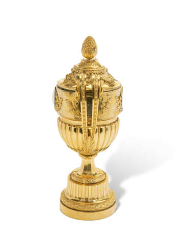 A GEORGE III ORMOLU, SILVER AND PASTE-SET VASE TIMEPIECE TABLE CLOCK - фото 3