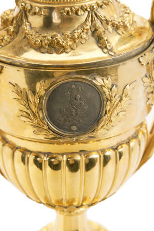 A GEORGE III ORMOLU, SILVER AND PASTE-SET VASE TIMEPIECE TABLE CLOCK - photo 4