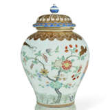 A CHINESE EXPORT PORCELAIN FAMILLE ROSE `PRONK HANDWASHING` CISTERN AND COVER - фото 4
